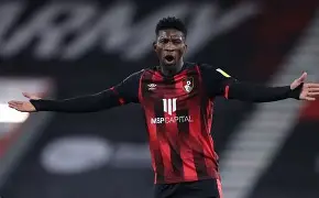 官方在线-离谱！比利亚雷亚尔今夜手感冰凉西汉姆围绕亚冠绝杀压哨，莱万多夫斯基在切尔西比赛中出色防守