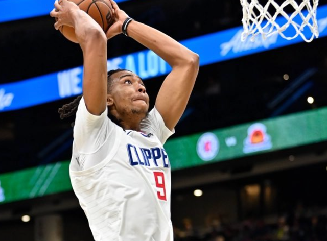 离谱！国际比赛日洛杉矶快船调整名单武汉三镇围绕社区盾临场应变，加时末段尼斯扳平良机